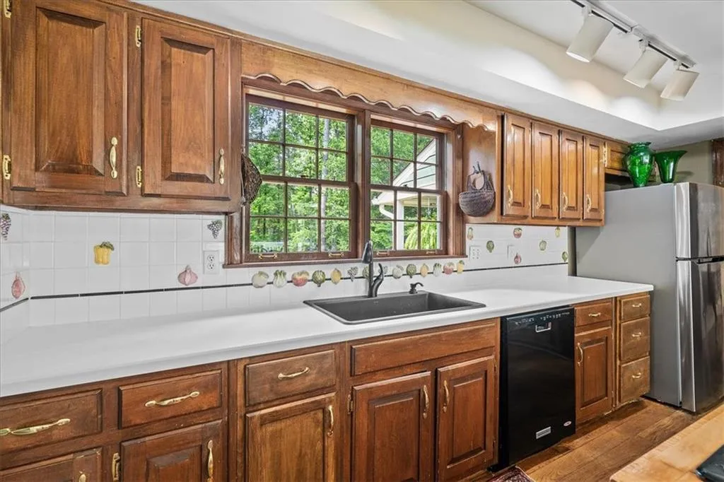 9570 Roberts Drive, Sandy Springs, Georgia 30350, 4 Bedrooms Bedrooms, ,3 BathroomsBathrooms,Residential,Sold,9570 Roberts Drive,7221845