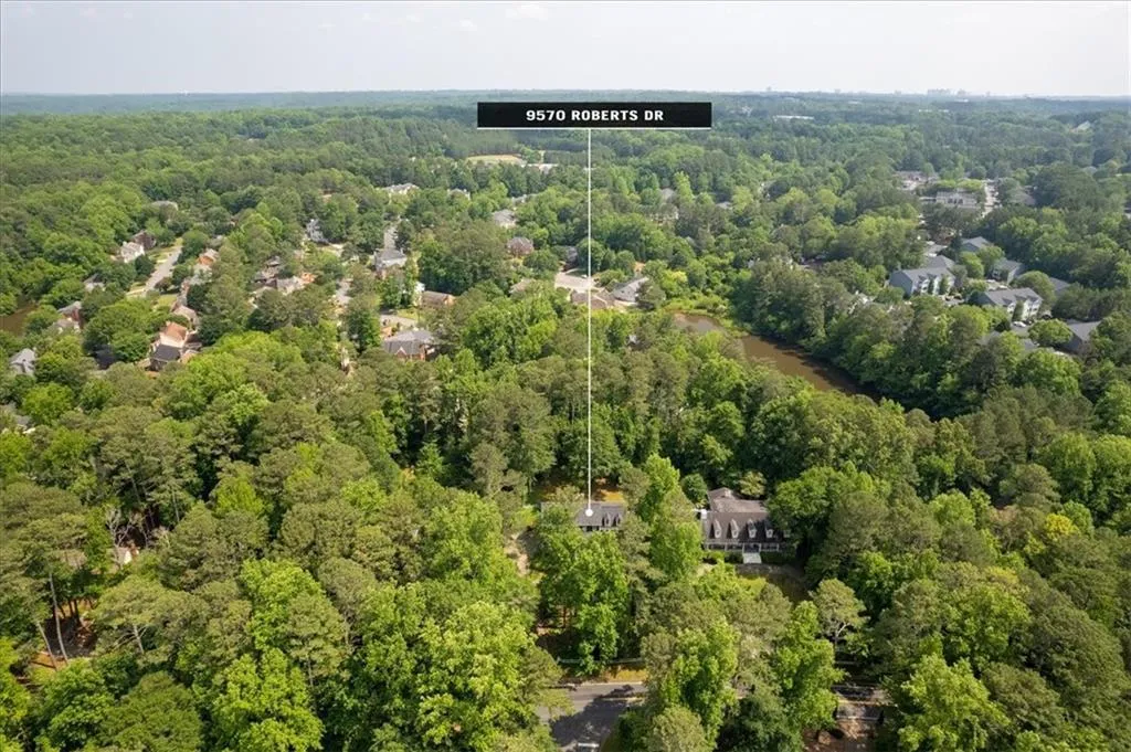 9570 Roberts Drive, Sandy Springs, Georgia 30350, 4 Bedrooms Bedrooms, ,3 BathroomsBathrooms,Residential,Sold,9570 Roberts Drive,7221845