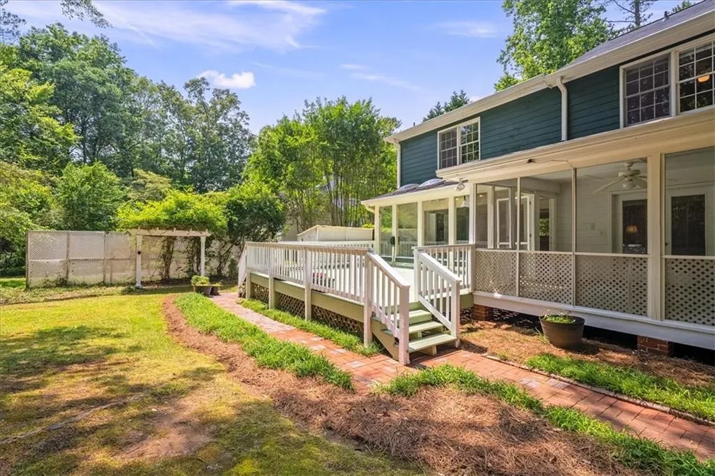 9570 Roberts Drive, Sandy Springs, Georgia 30350, 4 Bedrooms Bedrooms, ,3 BathroomsBathrooms,Residential,Sold,9570 Roberts Drive,7221845