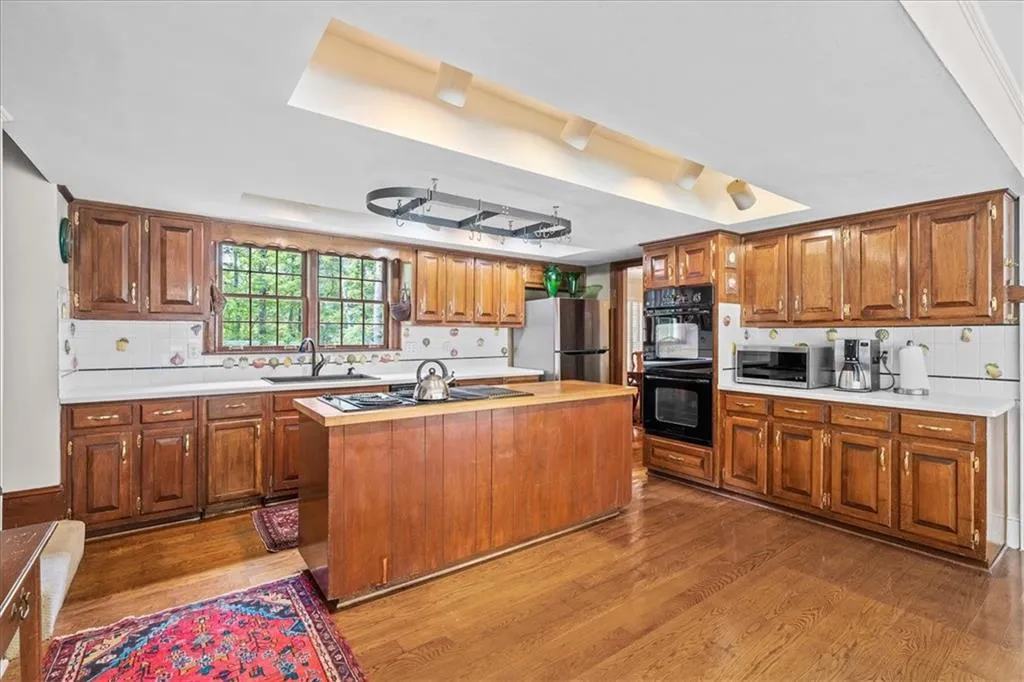 9570 Roberts Drive, Sandy Springs, Georgia 30350, 4 Bedrooms Bedrooms, ,3 BathroomsBathrooms,Residential,Sold,9570 Roberts Drive,7221845