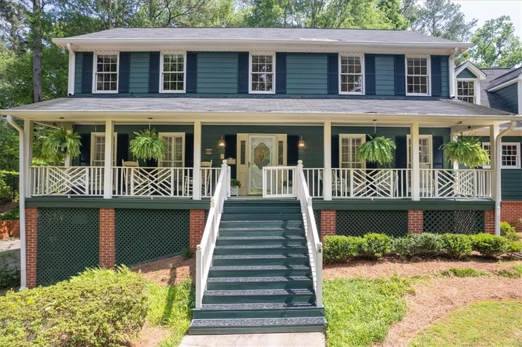 9570 Roberts Drive, Sandy Springs, Georgia 30350, 4 Bedrooms Bedrooms, ,3 BathroomsBathrooms,Residential,Sold,9570 Roberts Drive,7221845