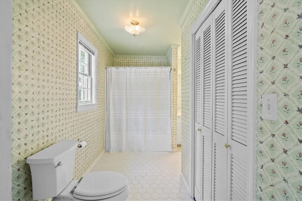 9570 Roberts Drive, Sandy Springs, Georgia 30350, 4 Bedrooms Bedrooms, ,3 BathroomsBathrooms,Residential,Sold,9570 Roberts Drive,7221845