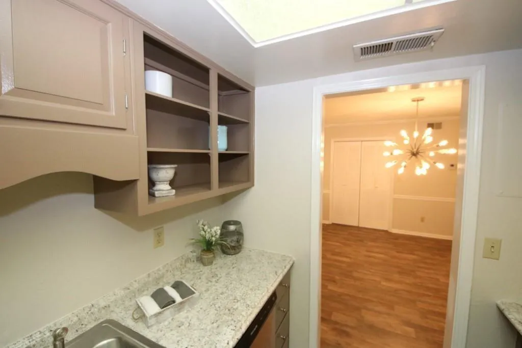 6851 Roswell Road Unit D-15, Sandy Springs, Georgia 30328, 3 Bedrooms Bedrooms, ,2 BathroomsBathrooms,Residential,Sold,6851 Roswell Road Unit D-15,6901859