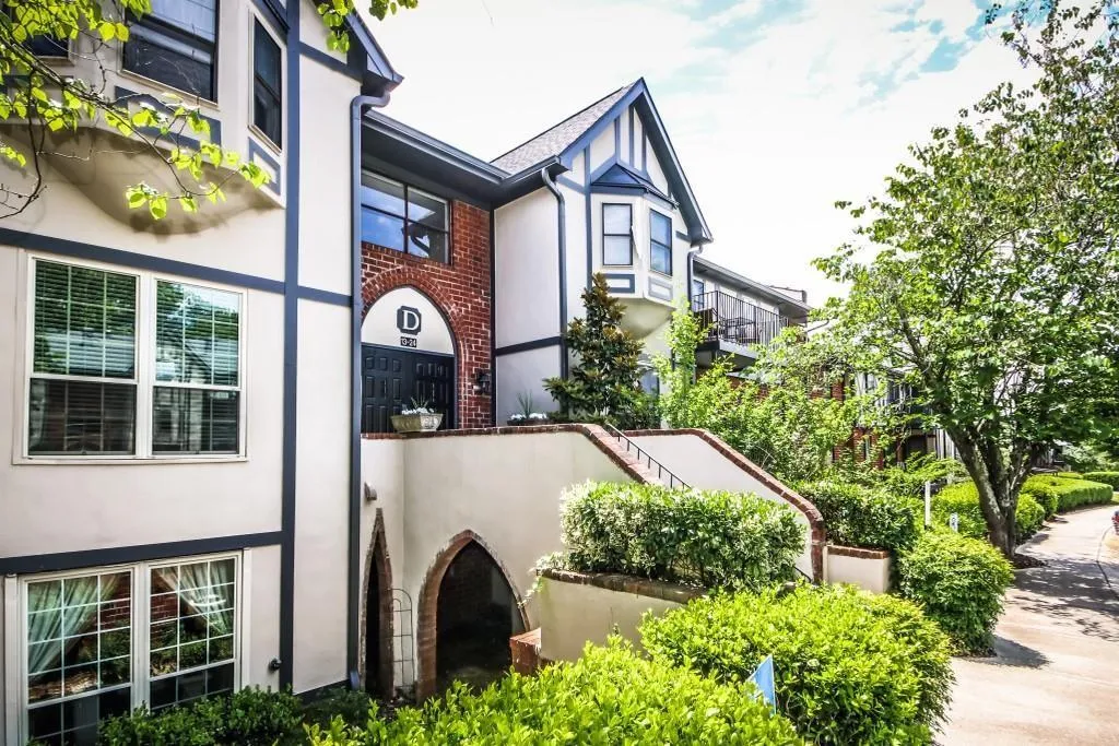 6851 Roswell Road Unit D-15, Sandy Springs, Georgia 30328, 3 Bedrooms Bedrooms, ,2 BathroomsBathrooms,Residential,Sold,6851 Roswell Road Unit D-15,6901859