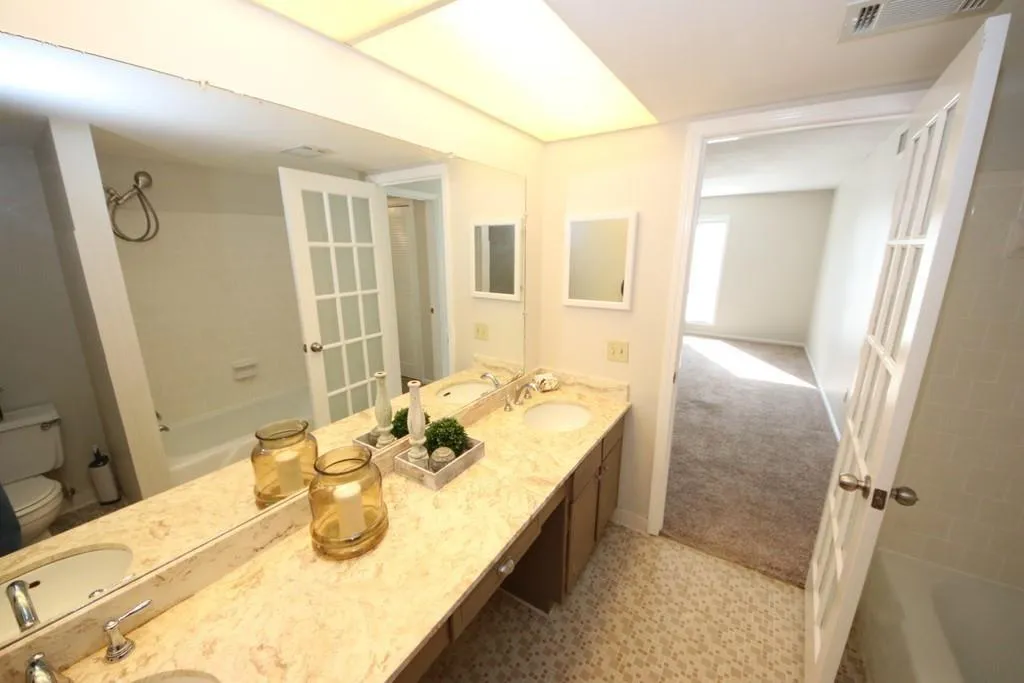 6851 Roswell Road Unit D-15, Sandy Springs, Georgia 30328, 3 Bedrooms Bedrooms, ,2 BathroomsBathrooms,Residential,Sold,6851 Roswell Road Unit D-15,6901859