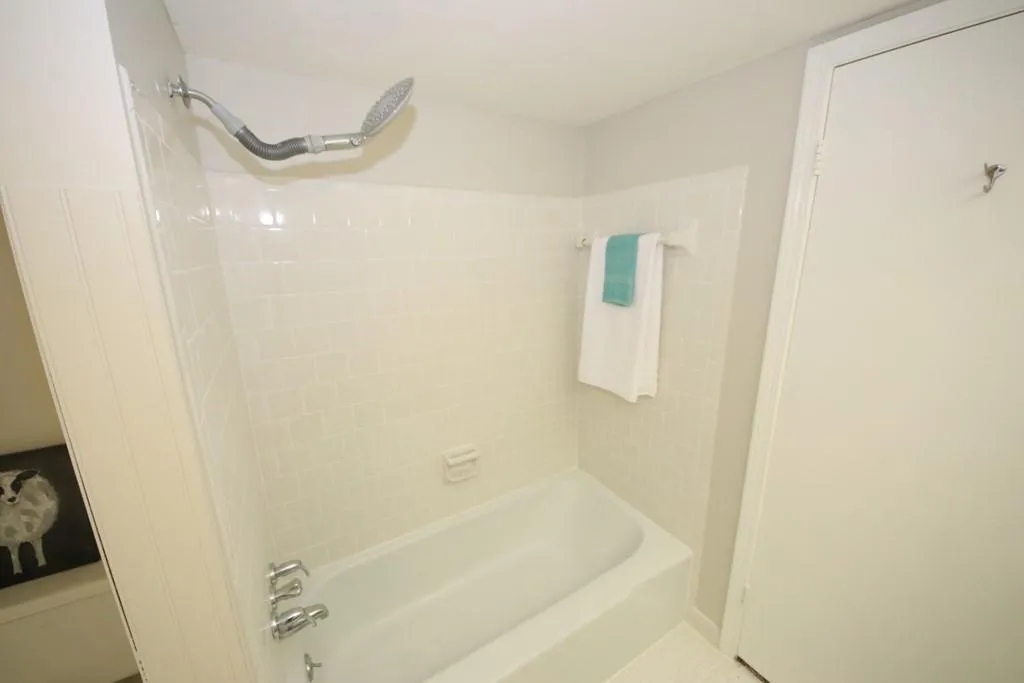 6851 Roswell Road Unit D-15, Sandy Springs, Georgia 30328, 3 Bedrooms Bedrooms, ,2 BathroomsBathrooms,Residential,Sold,6851 Roswell Road Unit D-15,6901859