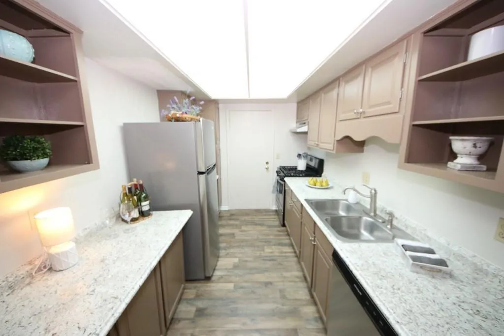 6851 Roswell Road Unit D-15, Sandy Springs, Georgia 30328, 3 Bedrooms Bedrooms, ,2 BathroomsBathrooms,Residential,Sold,6851 Roswell Road Unit D-15,6901859