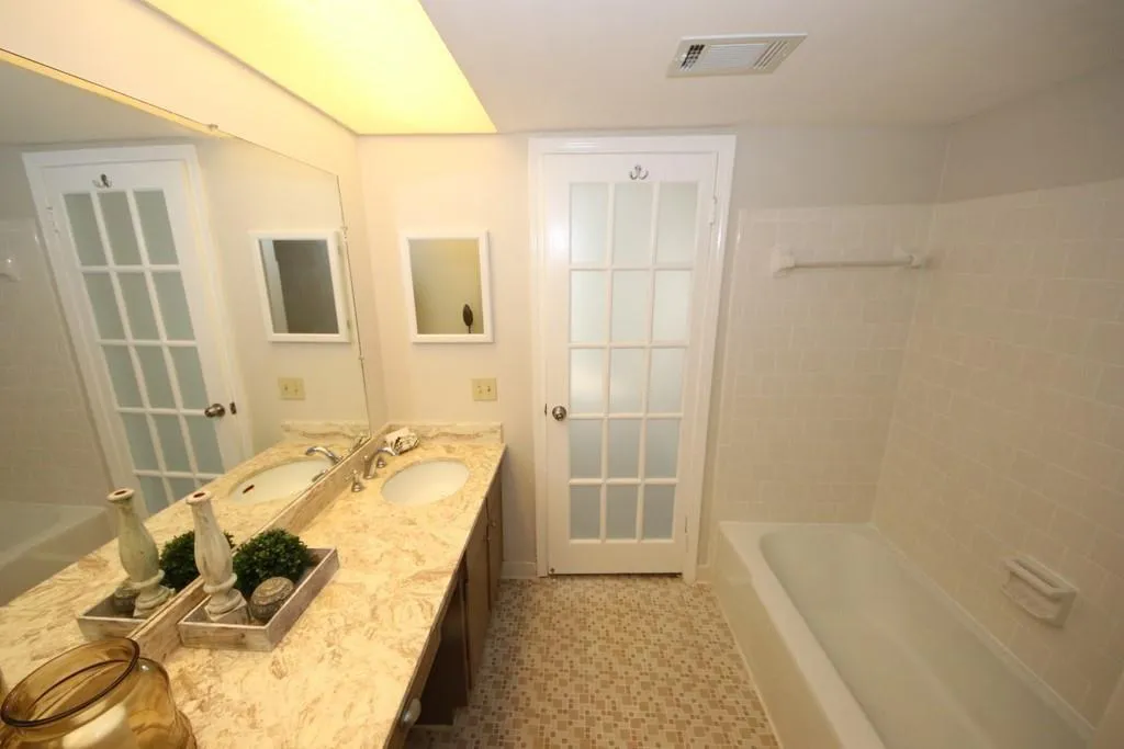 6851 Roswell Road Unit D-15, Sandy Springs, Georgia 30328, 3 Bedrooms Bedrooms, ,2 BathroomsBathrooms,Residential,Sold,6851 Roswell Road Unit D-15,6901859