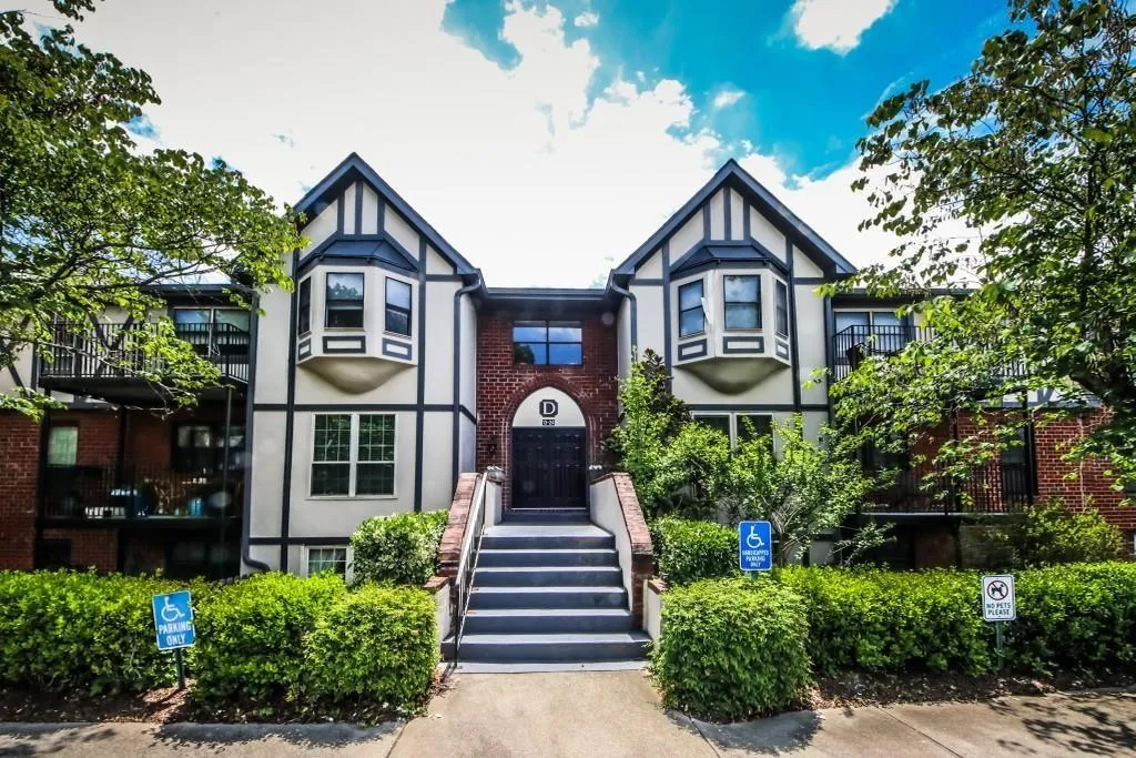 6851 Roswell Road Unit D-15, Sandy Springs, Georgia 30328, 3 Bedrooms Bedrooms, ,2 BathroomsBathrooms,Residential,Sold,6851 Roswell Road Unit D-15,6901859