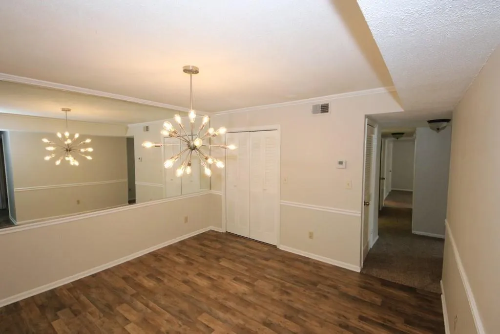 6851 Roswell Road Unit D-15, Sandy Springs, Georgia 30328, 3 Bedrooms Bedrooms, ,2 BathroomsBathrooms,Residential,Sold,6851 Roswell Road Unit D-15,6901859