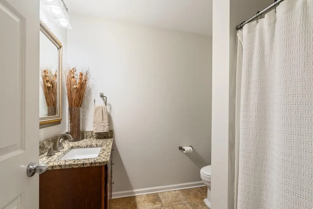 Full Bathroom On Third Floor Perfect For Guests!