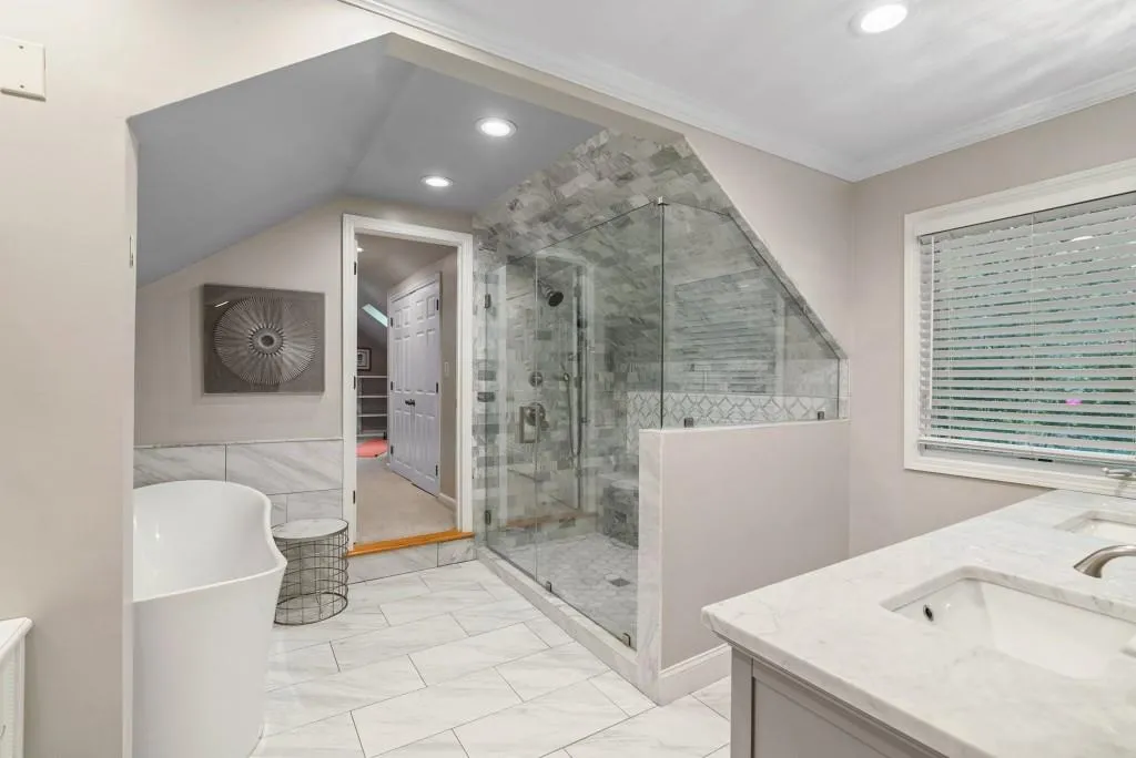 Spa-Like 5-Star Bath Retreat!