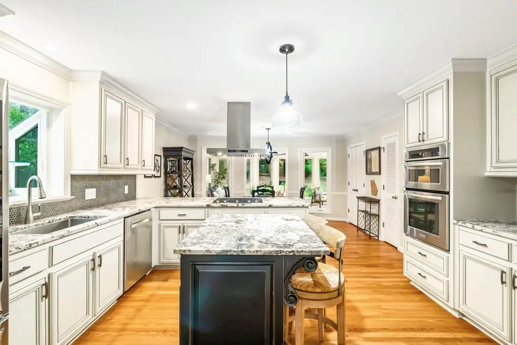 Large Prep Island Perfect For Your Inner Chef!