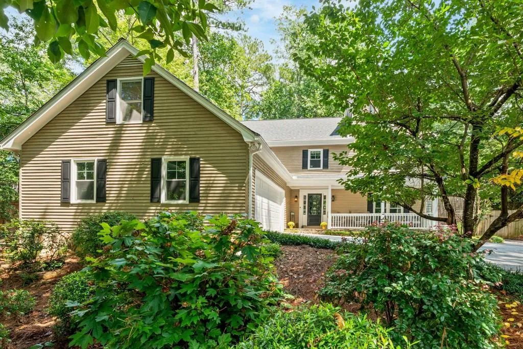 Huge Garage With High Ceilings And Storage Galore!