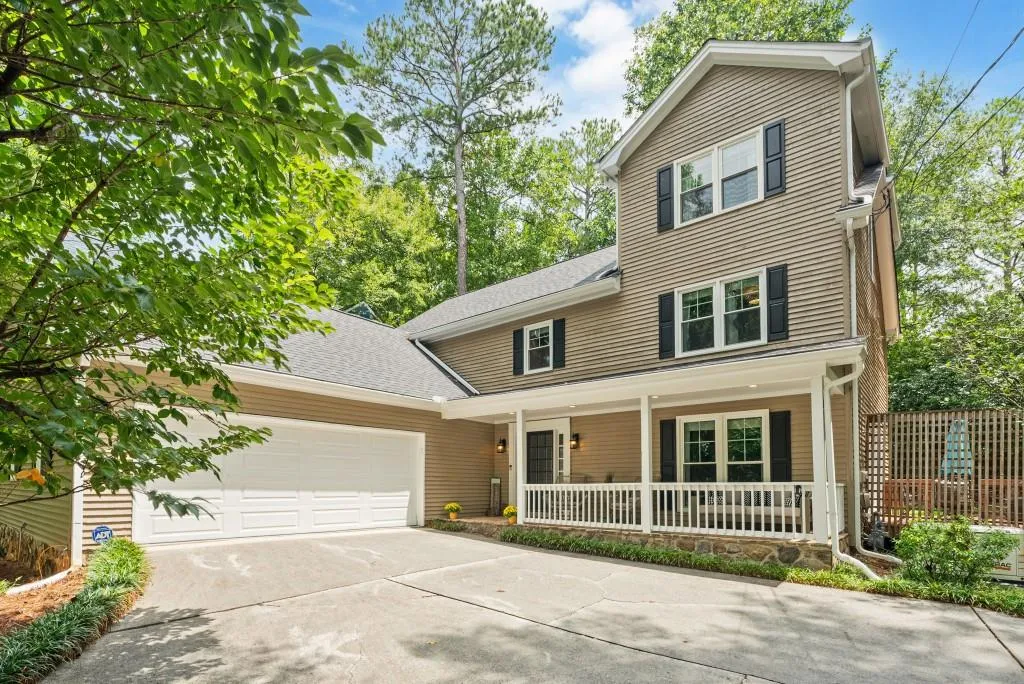 450 W Spalding Drive, Sandy Springs, Georgia 30328, 5 Bedrooms Bedrooms, ,3 BathroomsBathrooms,Residential,For Sale,450 W Spalding Drive,7631175