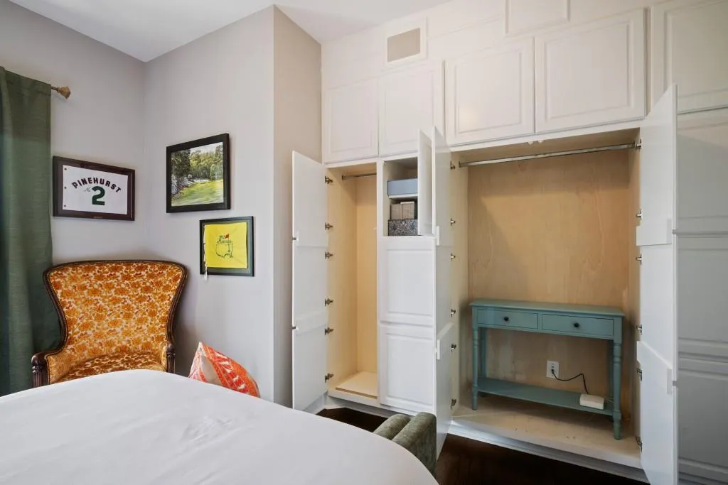 2626 Peachtree Road Nw Unit 1104, Atlanta, Georgia 30305, 2 Bedrooms Bedrooms, 0 ,2 BathroomsBathrooms,Residential,For Sale,2626 Peachtree Road Nw Unit 1104,7752635