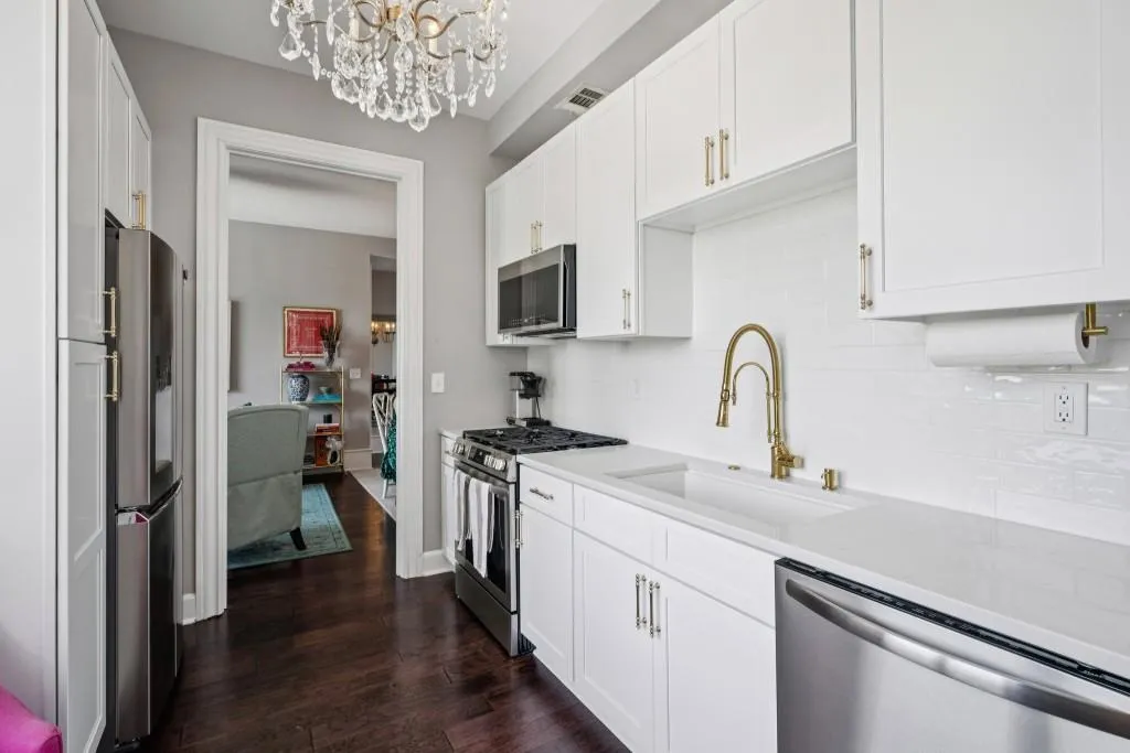 2626 Peachtree Road Nw Unit 1104, Atlanta, Georgia 30305, 2 Bedrooms Bedrooms, 0 ,2 BathroomsBathrooms,Residential,For Sale,2626 Peachtree Road Nw Unit 1104,7752635