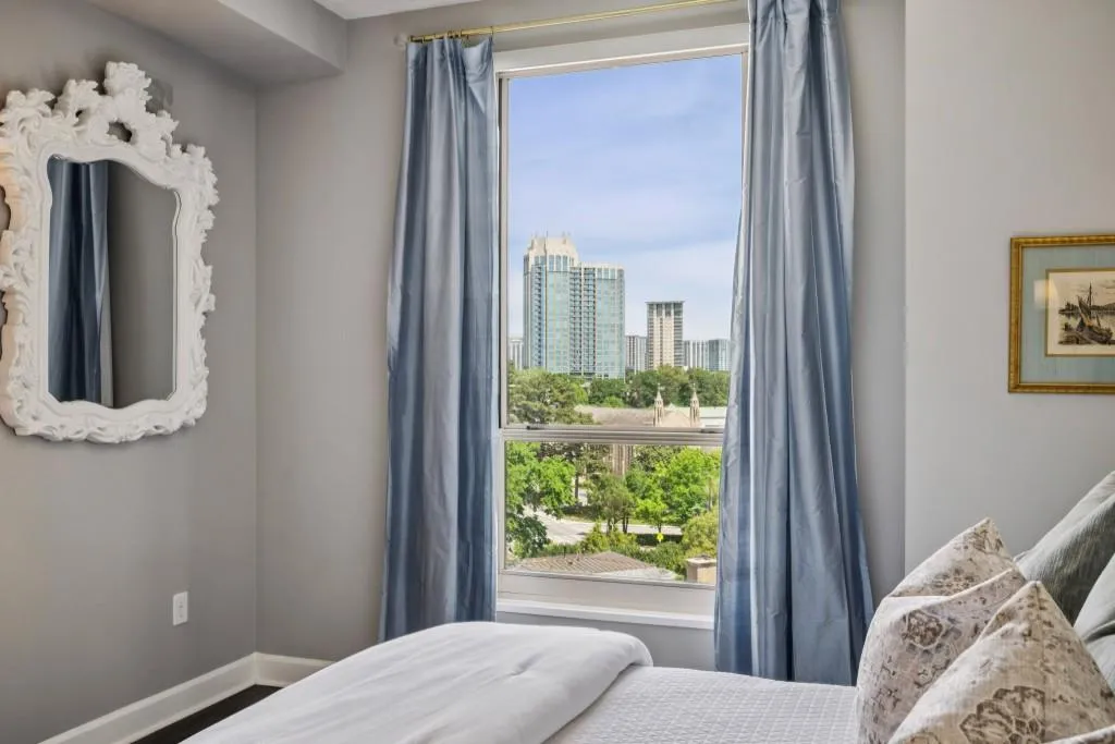 2626 Peachtree Road Nw Unit 1104, Atlanta, Georgia 30305, 2 Bedrooms Bedrooms, 0 ,2 BathroomsBathrooms,Residential,For Sale,2626 Peachtree Road Nw Unit 1104,7752635