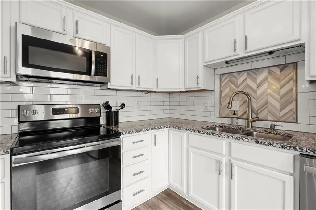 8933 Carroll Manor Drive, Atlanta, Georgia 30350, 2 Bedrooms Bedrooms, ,2 BathroomsBathrooms,Residential,For Sale,8933 Carroll Manor Drive,7706509