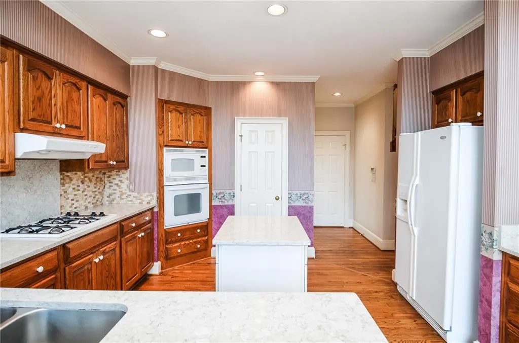 175 Belmont Trace, Sandy Springs, Georgia 30328, 3 Bedrooms Bedrooms, ,2 BathroomsBathrooms,Residential,Sold,175 Belmont Trace,7347192