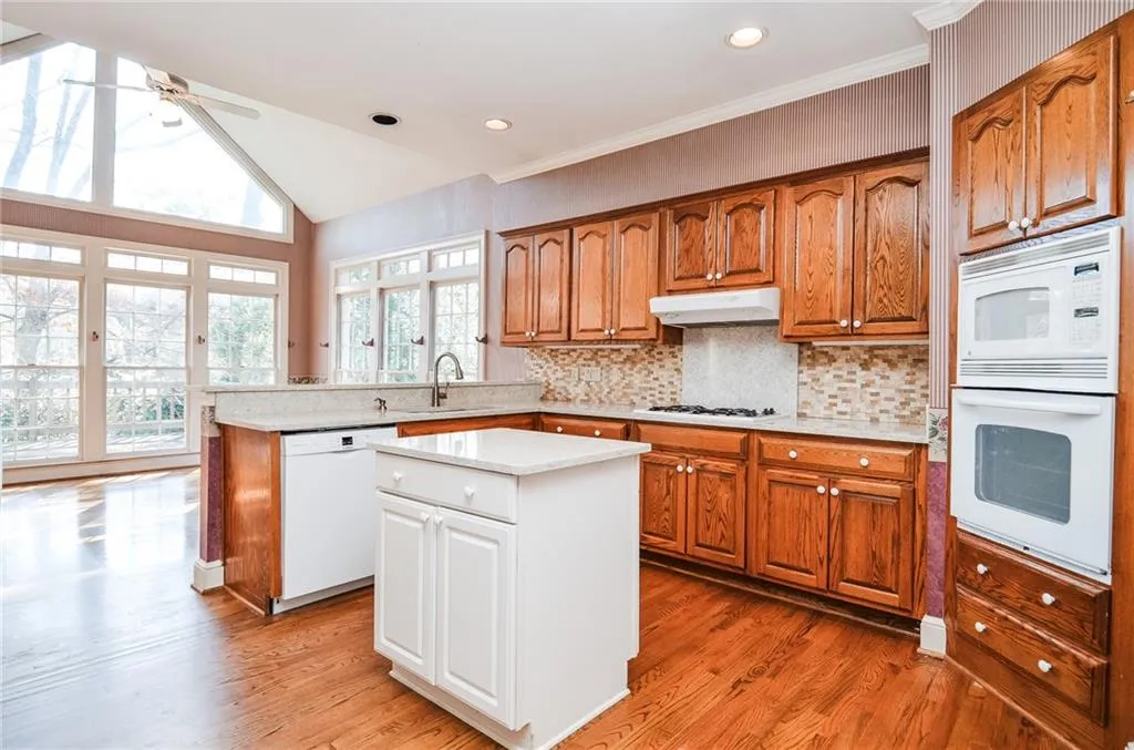 175 Belmont Trace, Sandy Springs, Georgia 30328, 3 Bedrooms Bedrooms, ,2 BathroomsBathrooms,Residential,Sold,175 Belmont Trace,7347192