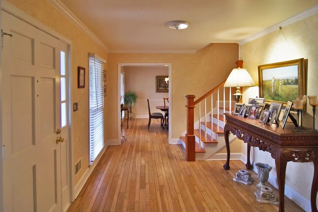 205 Mark Trail, Sandy Springs, Georgia 30328, 4 Bedrooms Bedrooms, ,3 BathroomsBathrooms,Residential,Sold,205 Mark Trail,5576392