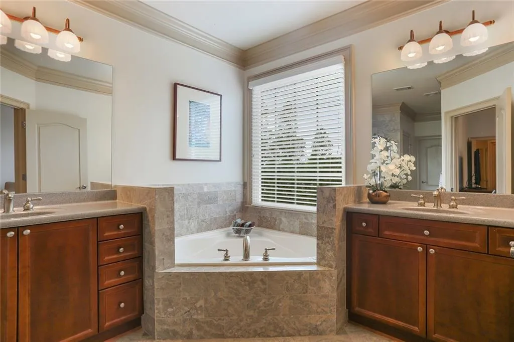 961 Persimmon Point, Atlanta, Georgia 30328, 2 Bedrooms Bedrooms, ,3 BathroomsBathrooms,Residential,Sold,961 Persimmon Point,6027947