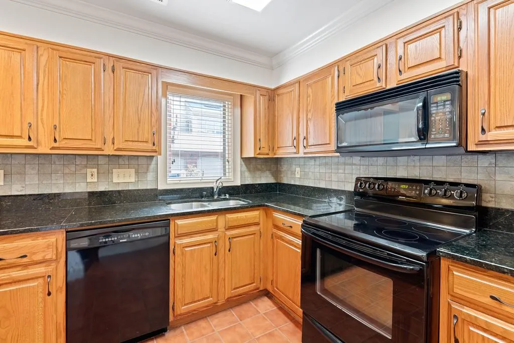 22 Westfair Court, Atlanta, Georgia 30328, 3 Bedrooms Bedrooms, ,2 BathroomsBathrooms,Residential,Sold,22 Westfair Court,6589363