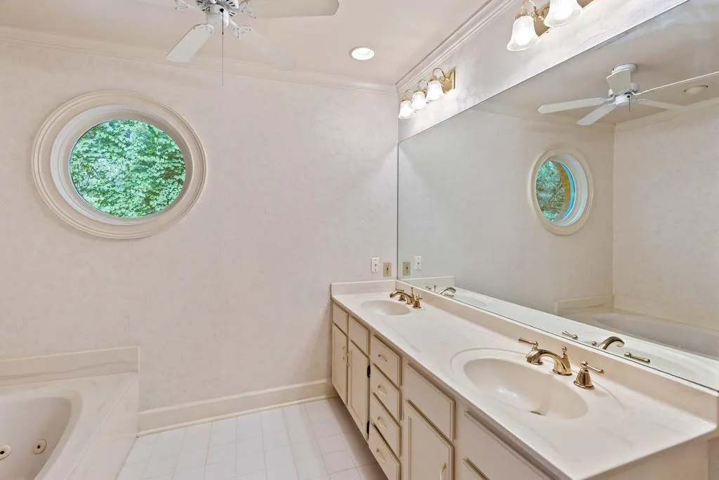 22 Westfair Court, Atlanta, Georgia 30328, 3 Bedrooms Bedrooms, ,2 BathroomsBathrooms,Residential,Sold,22 Westfair Court,6589363