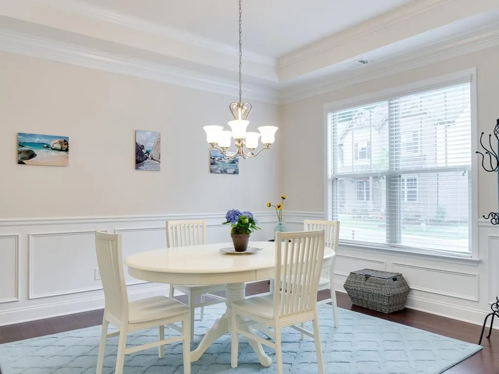 115 Austin Drive, Sandy Springs, Georgia 30328, 5 Bedrooms Bedrooms, ,4 BathroomsBathrooms,Residential,Sold,115 Austin Drive,5687348