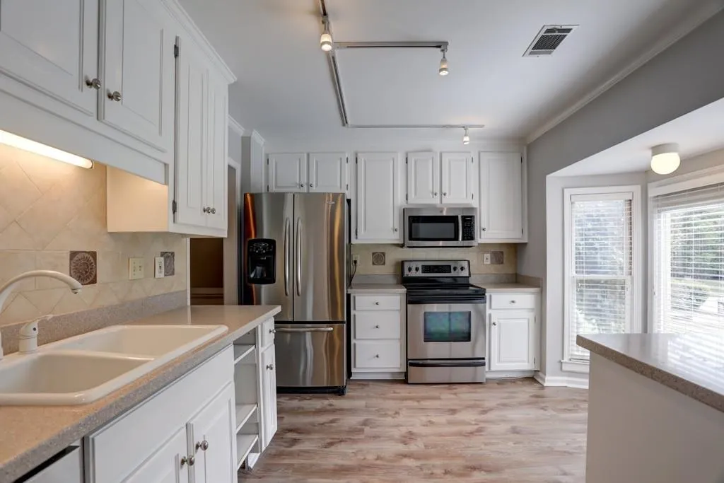 325 Towergate Place, Sandy Springs, Georgia 30350, 2 Bedrooms Bedrooms, ,2 BathroomsBathrooms,Residential,Sold,325 Towergate Place,6601297