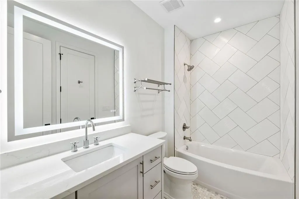 Upper Level Bath