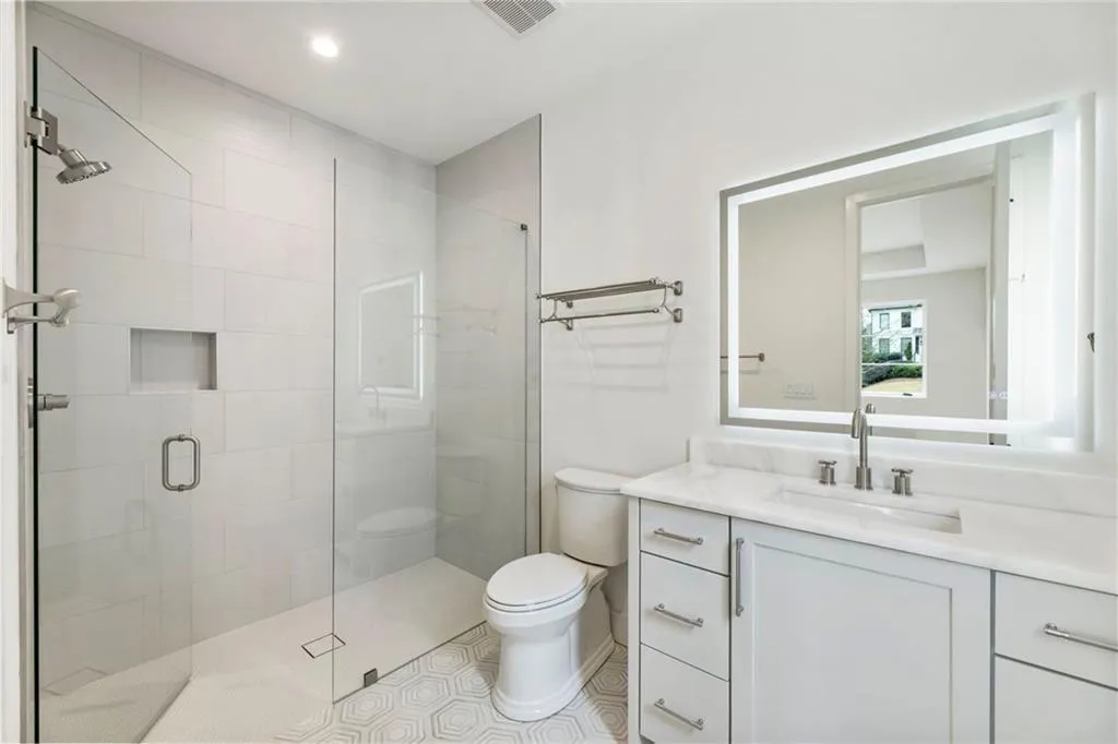 Upper Level Bath