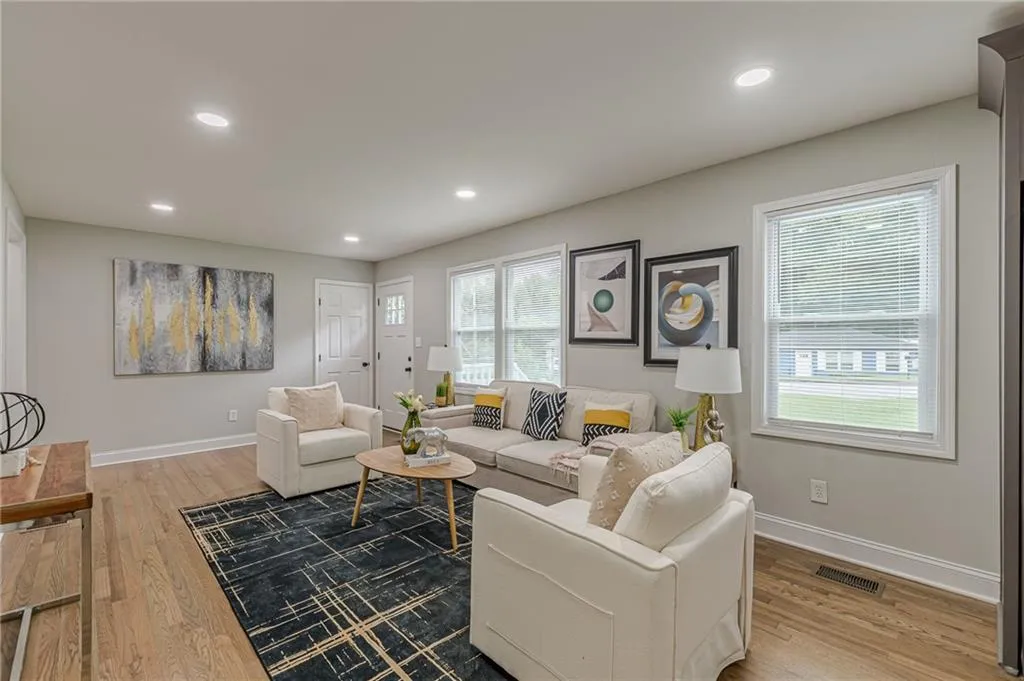 2811 Mango Circle Nw, Atlanta, Georgia 30318, 3 Bedrooms Bedrooms, ,2 BathroomsBathrooms,Residential,For Sale,2811 Mango Circle Nw,7631594