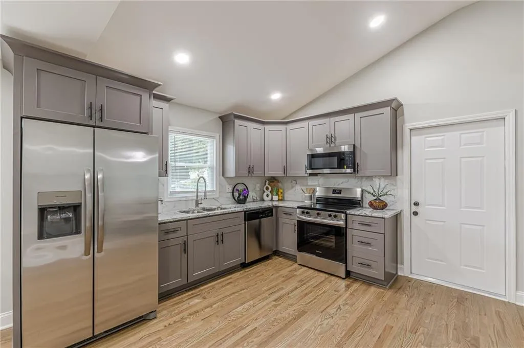 Comfortable kitchen with all new appliances