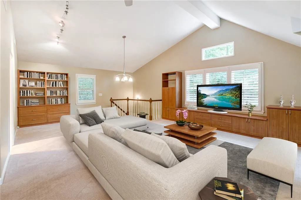 405 Ferry Landing Nw, Sandy Springs, Georgia 30328, 4 Bedrooms Bedrooms, ,3 BathroomsBathrooms,Residential,Sold,405 Ferry Landing Nw,7111822