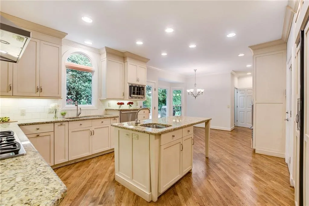 405 Ferry Landing Nw, Sandy Springs, Georgia 30328, 4 Bedrooms Bedrooms, ,3 BathroomsBathrooms,Residential,Sold,405 Ferry Landing Nw,7111822