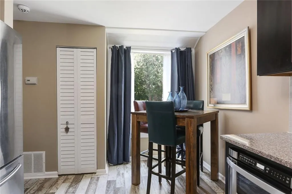 37 Dunwoody Springs Drive, Atlanta, Georgia 30328, 2 Bedrooms Bedrooms, ,2 BathroomsBathrooms,Residential,Sold,37 Dunwoody Springs Drive,6053951