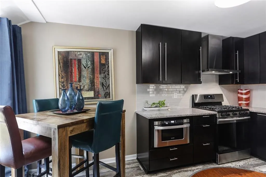37 Dunwoody Springs Drive, Atlanta, Georgia 30328, 2 Bedrooms Bedrooms, ,2 BathroomsBathrooms,Residential,Sold,37 Dunwoody Springs Drive,6053951
