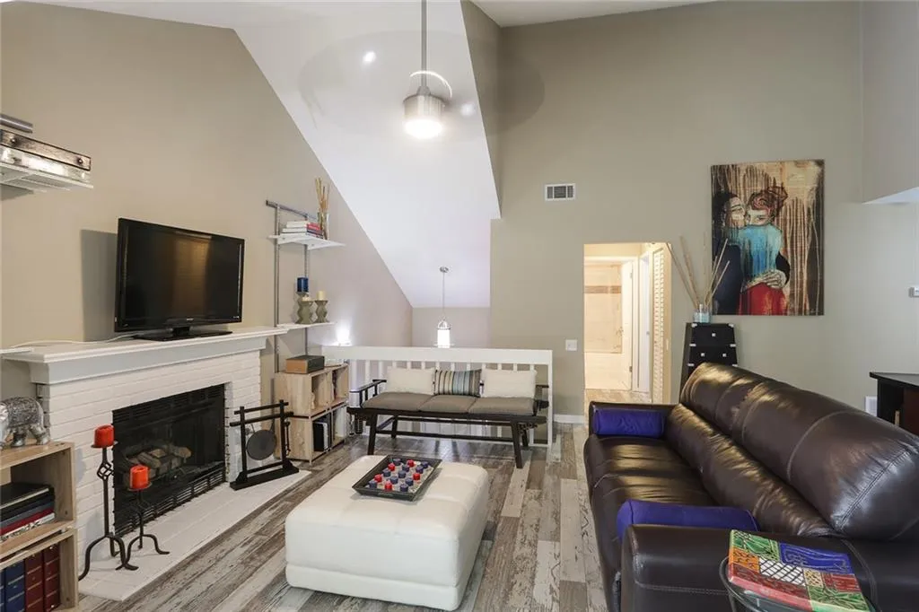 37 Dunwoody Springs Drive, Atlanta, Georgia 30328, 2 Bedrooms Bedrooms, ,2 BathroomsBathrooms,Residential,Sold,37 Dunwoody Springs Drive,6053951