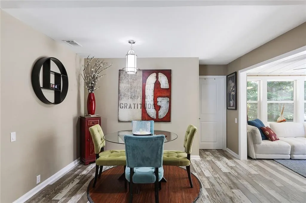 37 Dunwoody Springs Drive, Atlanta, Georgia 30328, 2 Bedrooms Bedrooms, ,2 BathroomsBathrooms,Residential,Sold,37 Dunwoody Springs Drive,6053951