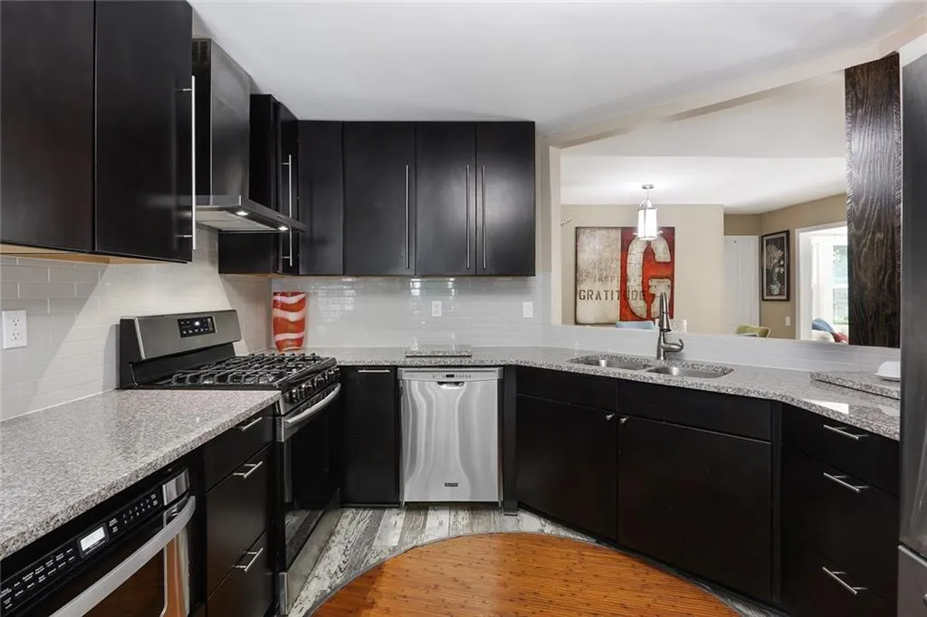 37 Dunwoody Springs Drive, Atlanta, Georgia 30328, 2 Bedrooms Bedrooms, ,2 BathroomsBathrooms,Residential,Sold,37 Dunwoody Springs Drive,6053951