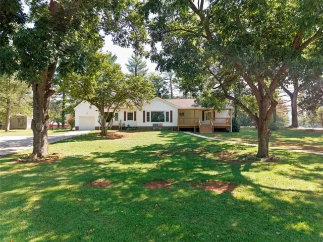 8 Perry Farm Road, Cave Spring, Georgia 30124