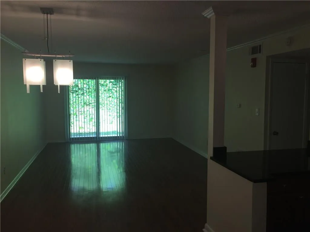 5095 Roswell Road Unit 105, Atlanta, Georgia 30342, 2 Bedrooms Bedrooms, ,2 BathroomsBathrooms,Residential,Sold,5095 Roswell Road Unit 105,6026590