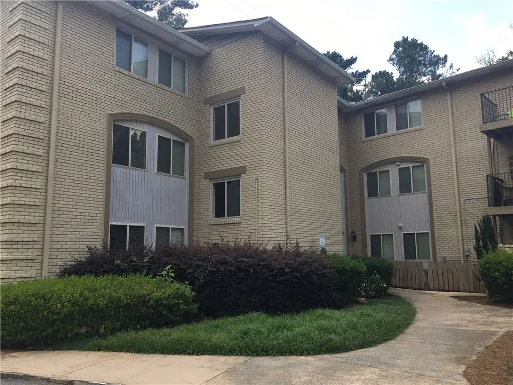5095 Roswell Road Unit 105, Atlanta, Georgia 30342, 2 Bedrooms Bedrooms, ,2 BathroomsBathrooms,Residential,Sold,5095 Roswell Road Unit 105,6026590