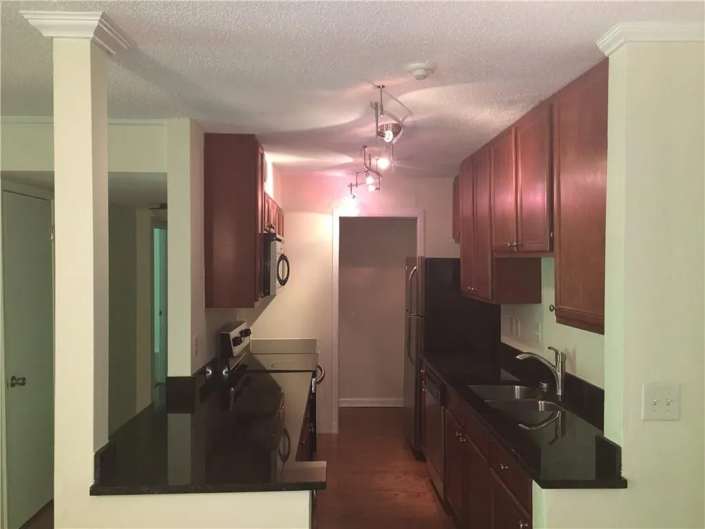 5095 Roswell Road Unit 105, Atlanta, Georgia 30342, 2 Bedrooms Bedrooms, ,2 BathroomsBathrooms,Residential,Sold,5095 Roswell Road Unit 105,6026590
