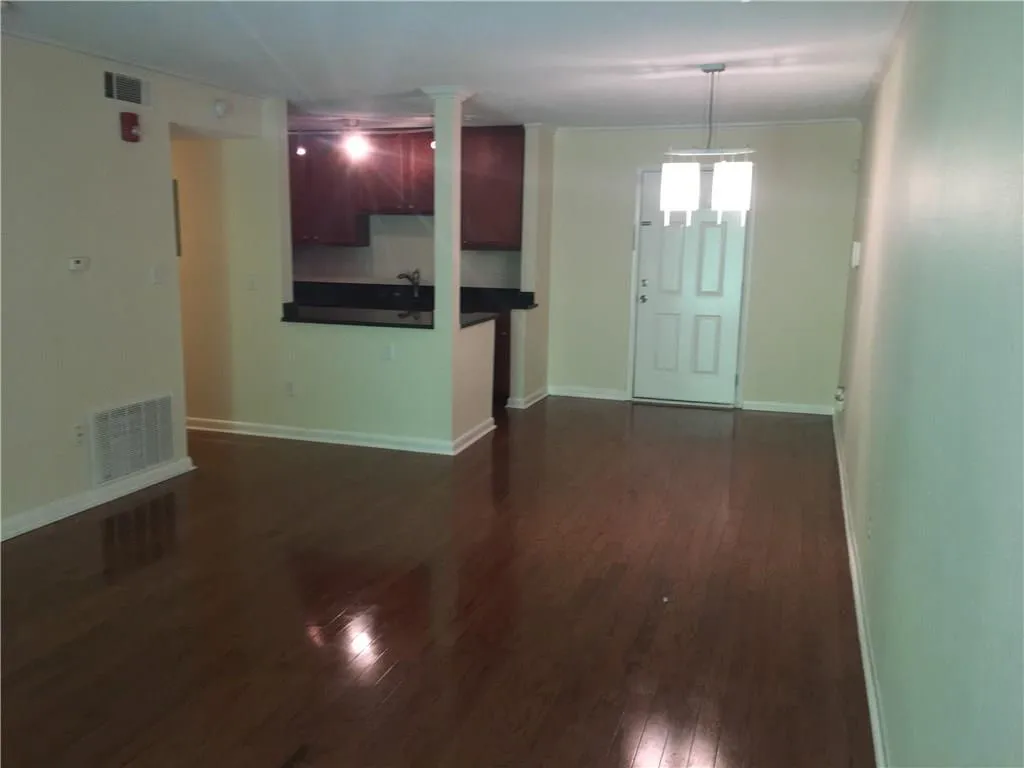 5095 Roswell Road Unit 105, Atlanta, Georgia 30342, 2 Bedrooms Bedrooms, ,2 BathroomsBathrooms,Residential,Sold,5095 Roswell Road Unit 105,6026590