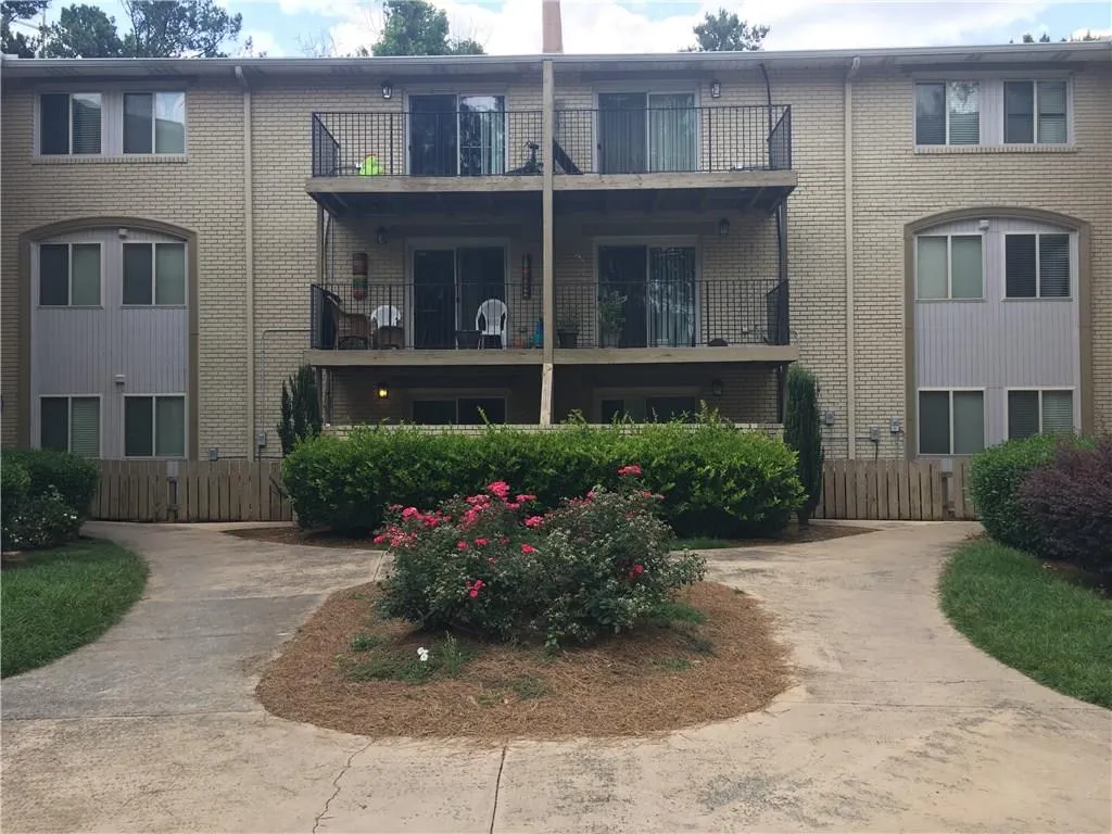 5095 Roswell Road Unit 105, Atlanta, Georgia 30342, 2 Bedrooms Bedrooms, ,2 BathroomsBathrooms,Residential,Sold,5095 Roswell Road Unit 105,6026590
