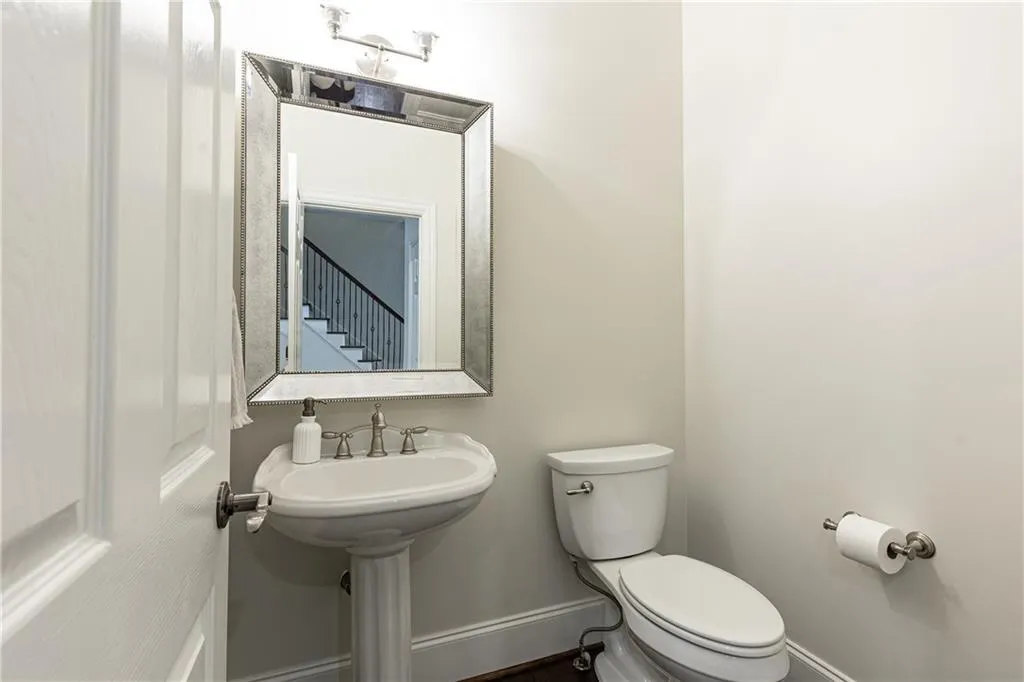 5492 Glenridge Drive Unit 508, Atlanta, Georgia 30342, 4 Bedrooms Bedrooms, ,3 BathroomsBathrooms,Residential,Sold,5492 Glenridge Drive Unit 508,7476470