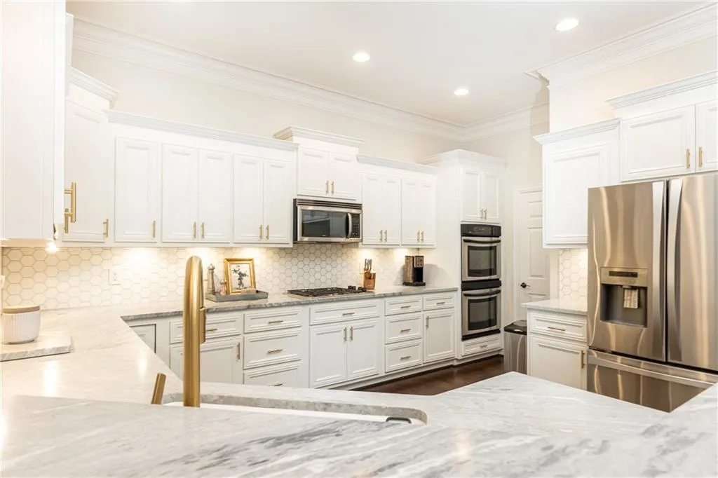 5492 Glenridge Drive Unit 508, Atlanta, Georgia 30342, 4 Bedrooms Bedrooms, ,3 BathroomsBathrooms,Residential,Sold,5492 Glenridge Drive Unit 508,7476470